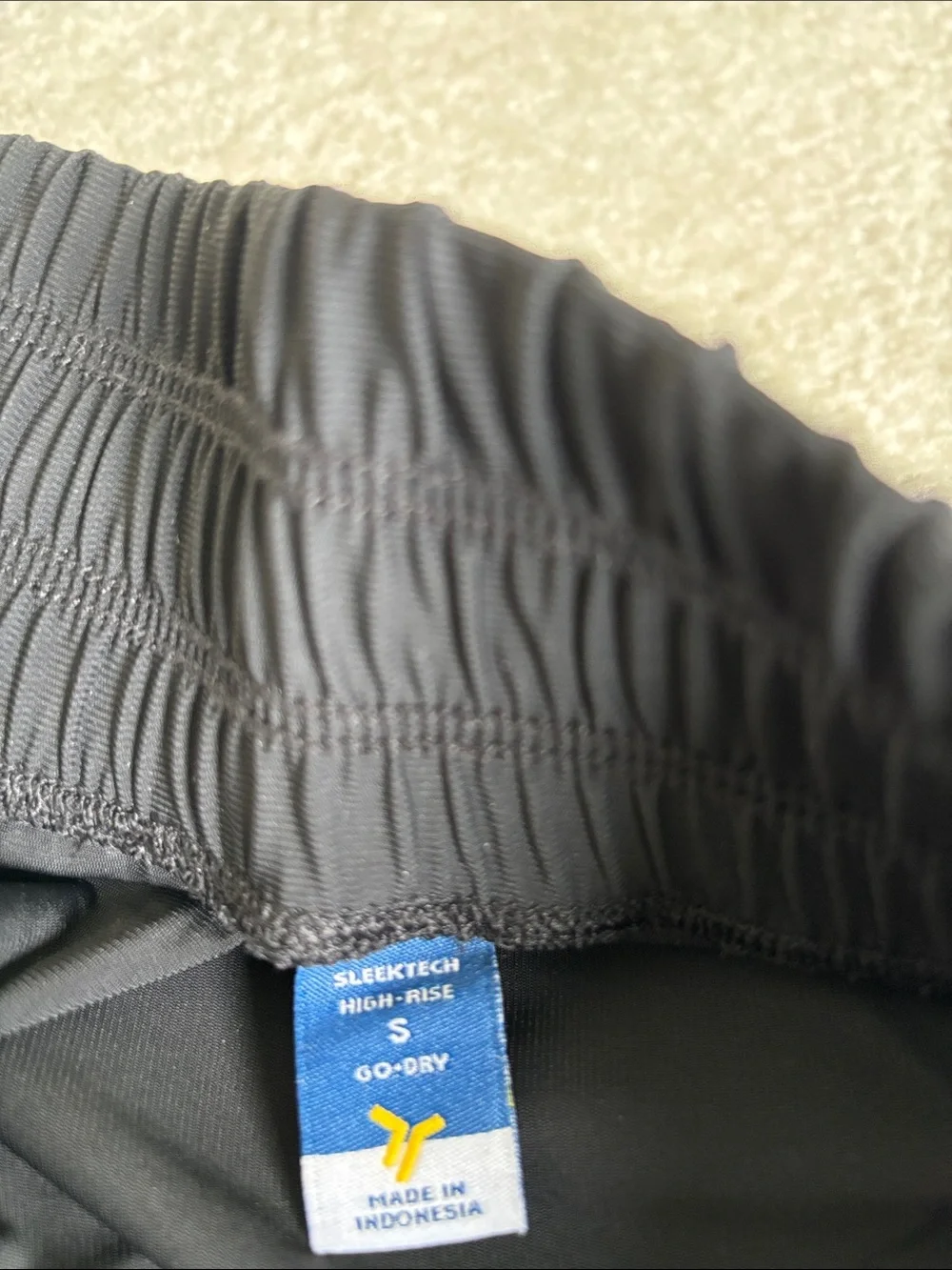 Like New Old Navy SleekTech Barrel Leg Pants in Black Size Small - Picture 5 of 5